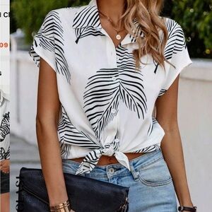 🌈4/$8🌈 Women's White and Black Leaf Print Top